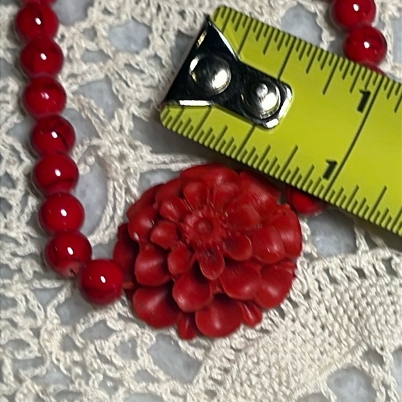 Red Beaded Flower Bracelet - Picture 5 of 5